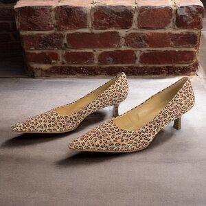VTG Gianni Bini Brown, Carmel, Black Animal Print Suede 2”Heel
Pumps.